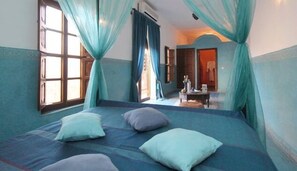 Chambre Double (Alaouitte) | Bureau, Wi-Fi gratuit, draps fournis