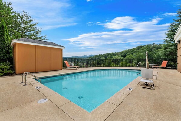 Seasonal outdoor pool, sun loungers
