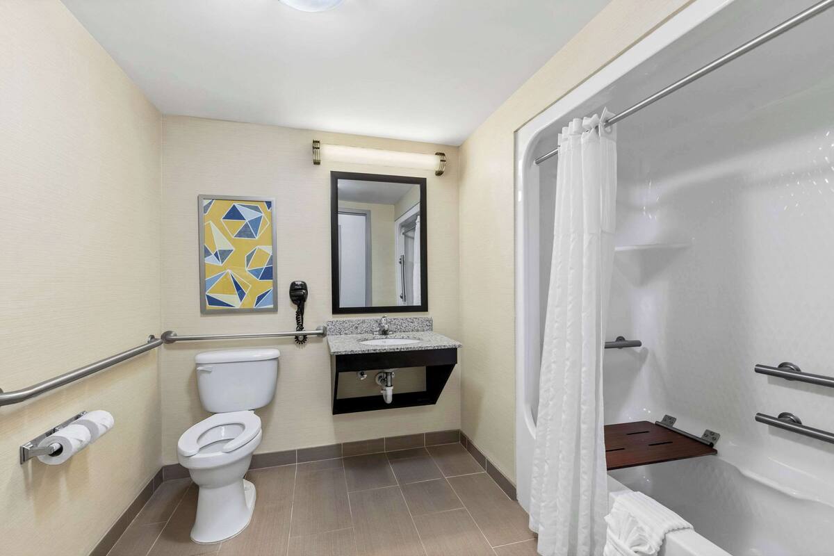 1 bedroom, in-room safe, desk, blackout curtains