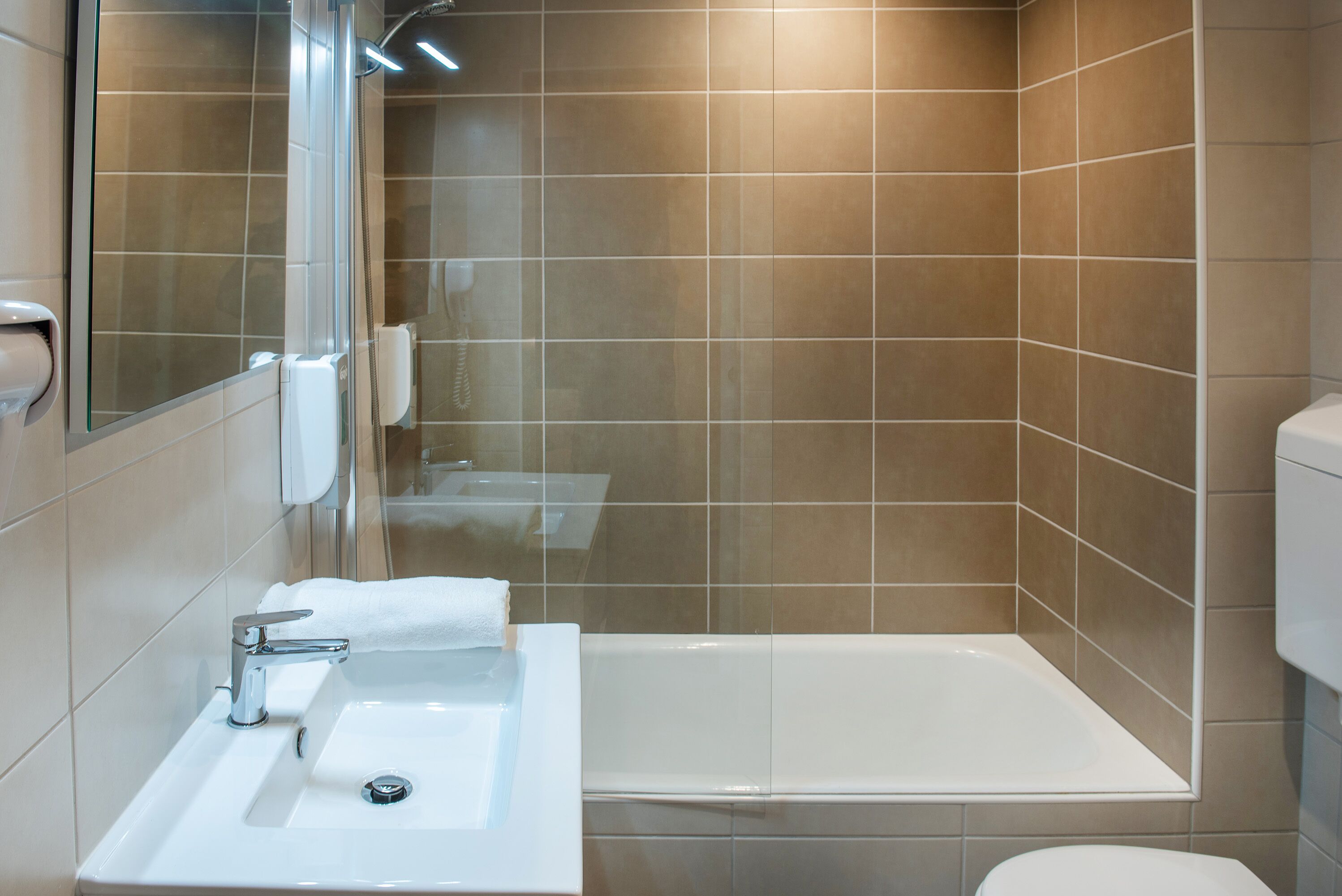 quadruple room | bathroom | free toiletries, hair dryer, towels