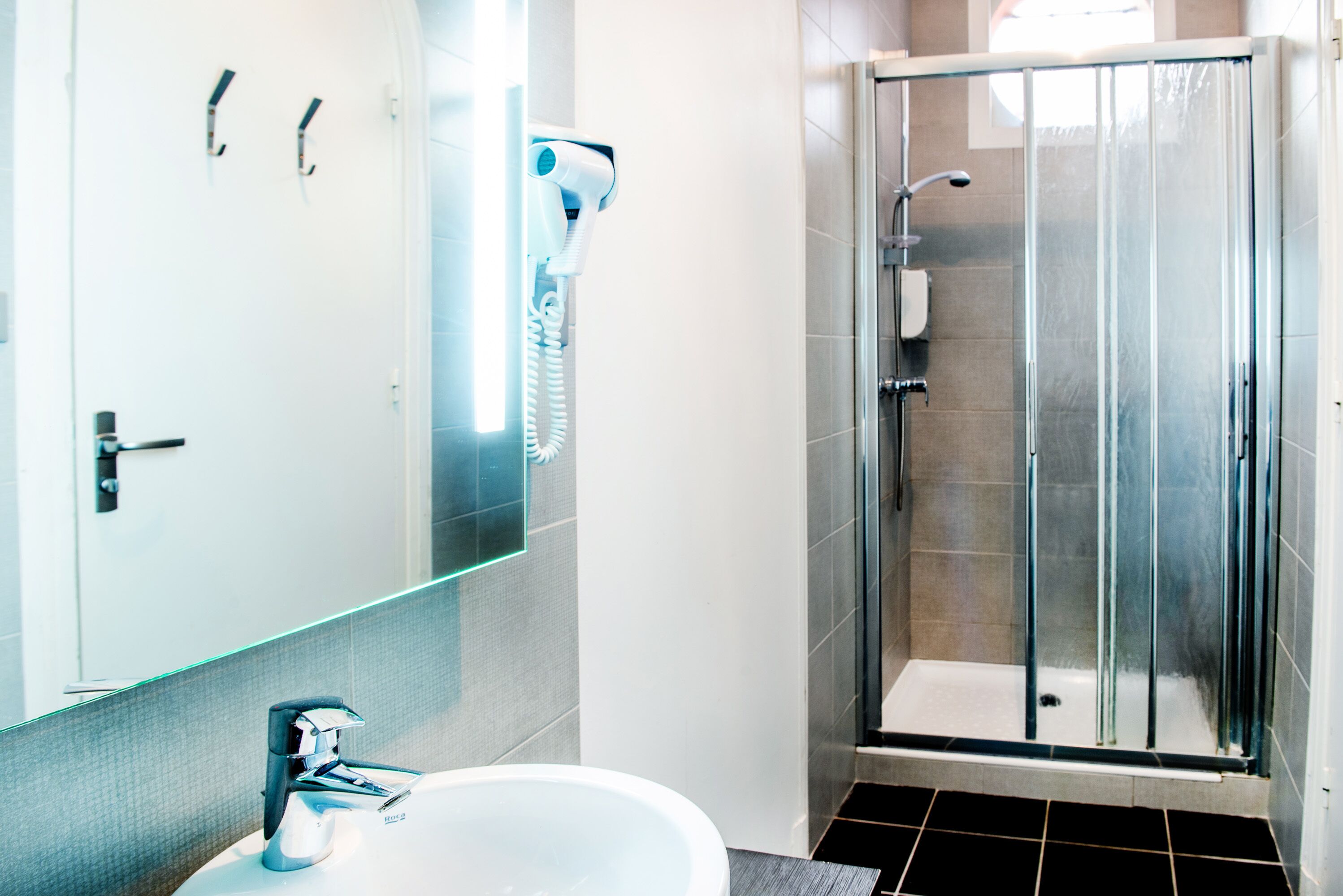 single room | bathroom | free toiletries, hair dryer, towels