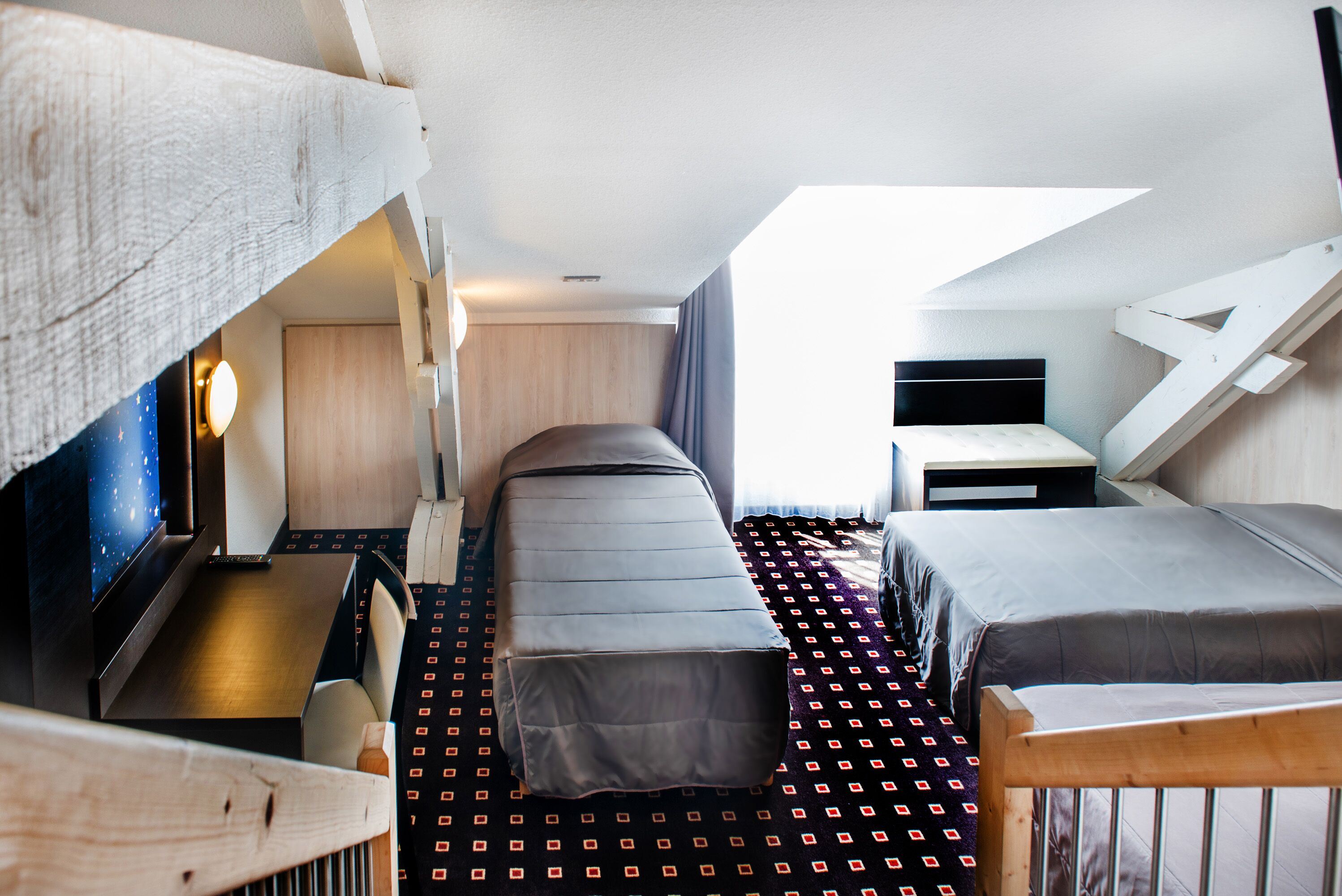 quadruple room | in-room safe, desk, free wifi, bed sheets