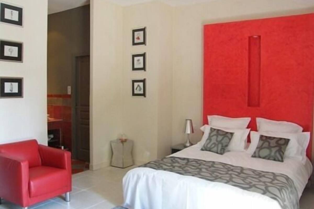Standard Double Room, Private Bathroom, Garden View | Kalis bunyi, cadar katil