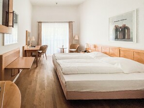 Standard Double Room | Hypo-allergenic bedding, minibar, in-room safe, desk
