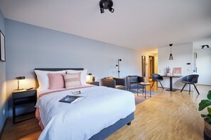 Single Apartment - Karlstrasse 42-44 | 1 kamar tidur, brankas, didekorasi berbeda-beda, dan meja kerja