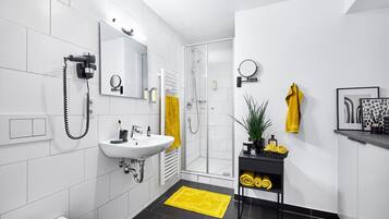 Suite Studio SupĂ©rieure, 1 chambre, cuisine (KarlstraĂe 42-44) | Salle de bain