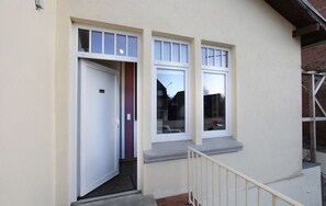 Pintu masuk properti