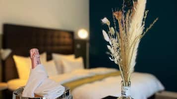 Chambre Supérieure avec lits jumeaux | Coffres-forts dans les chambres, bureau