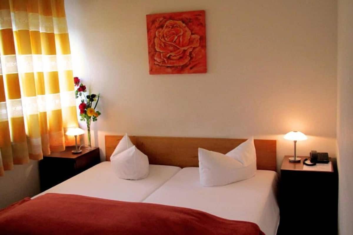 double room | 1 bedroom, soundproofing, iron/ironing board, free wifi