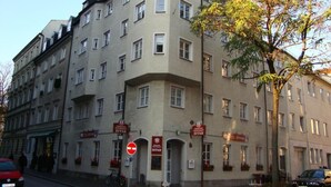 A multi-story building with a sign indicating 'SITAR' on the facade. - Pension Mona Lisa (Munich)