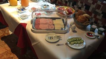 Frühstücksbuffet unter der Woche (15.5 EUR pro Person)