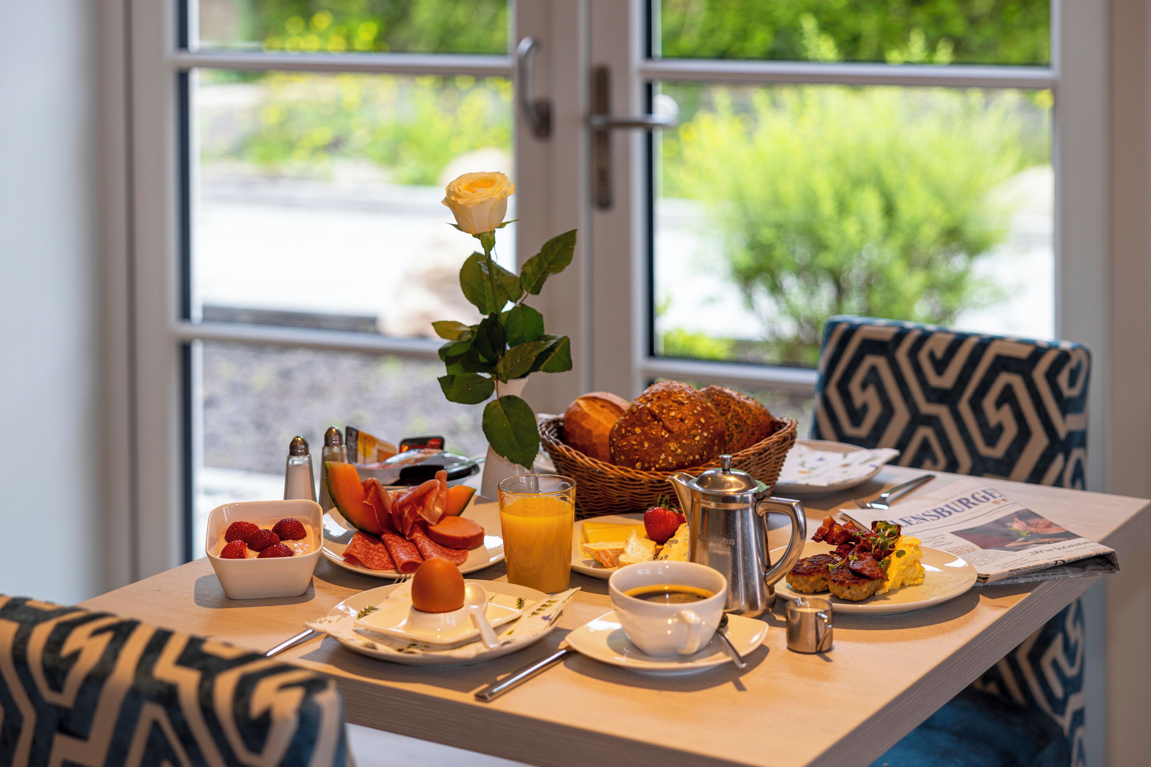 Buffet breakfast on weekends (EUR 10.00 per person)