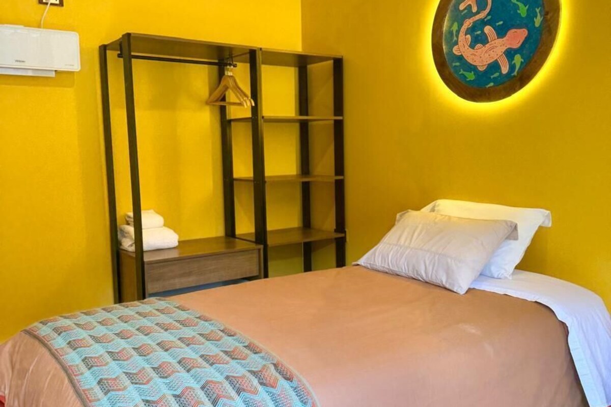 Deluxe Single Room | Desk, WiFi (free)