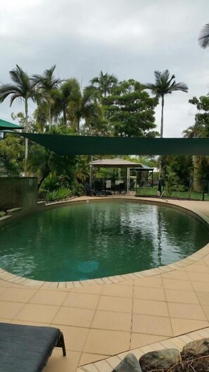 Outdoor pool - Pacific Sands Holiday Apartments (Holloways Beach)