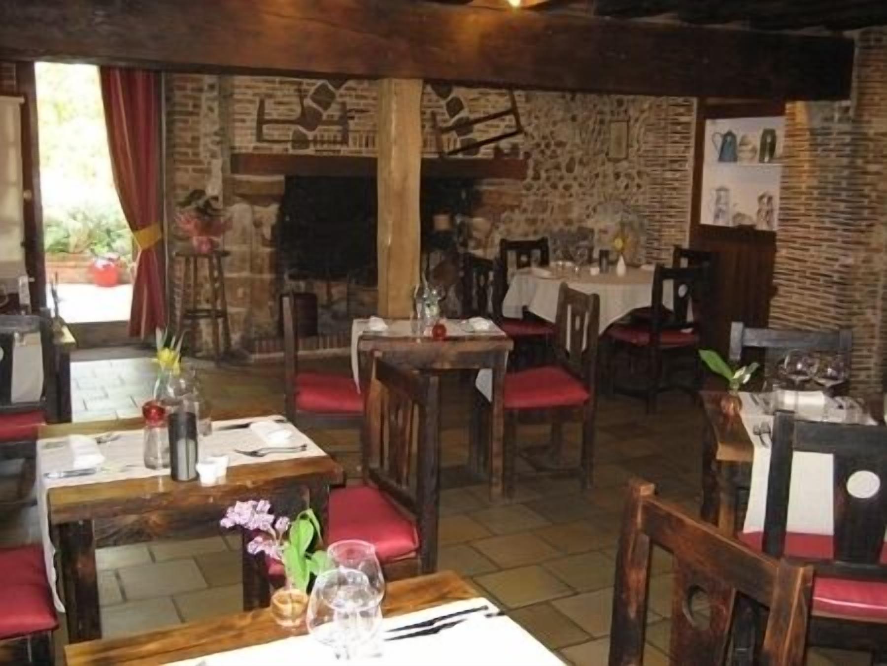 lunch and dinner served