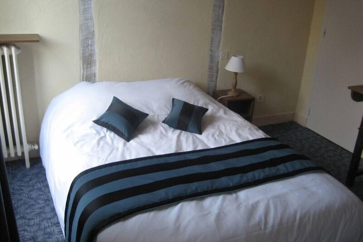 blackout curtains, soundproofing, rollaway beds, free wifi