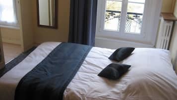 Cortinas blackout, insonorización, camas extra y wifi gratis