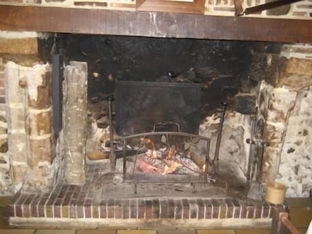 Fireplace. Hotel Restaurant le Cheval Blanc