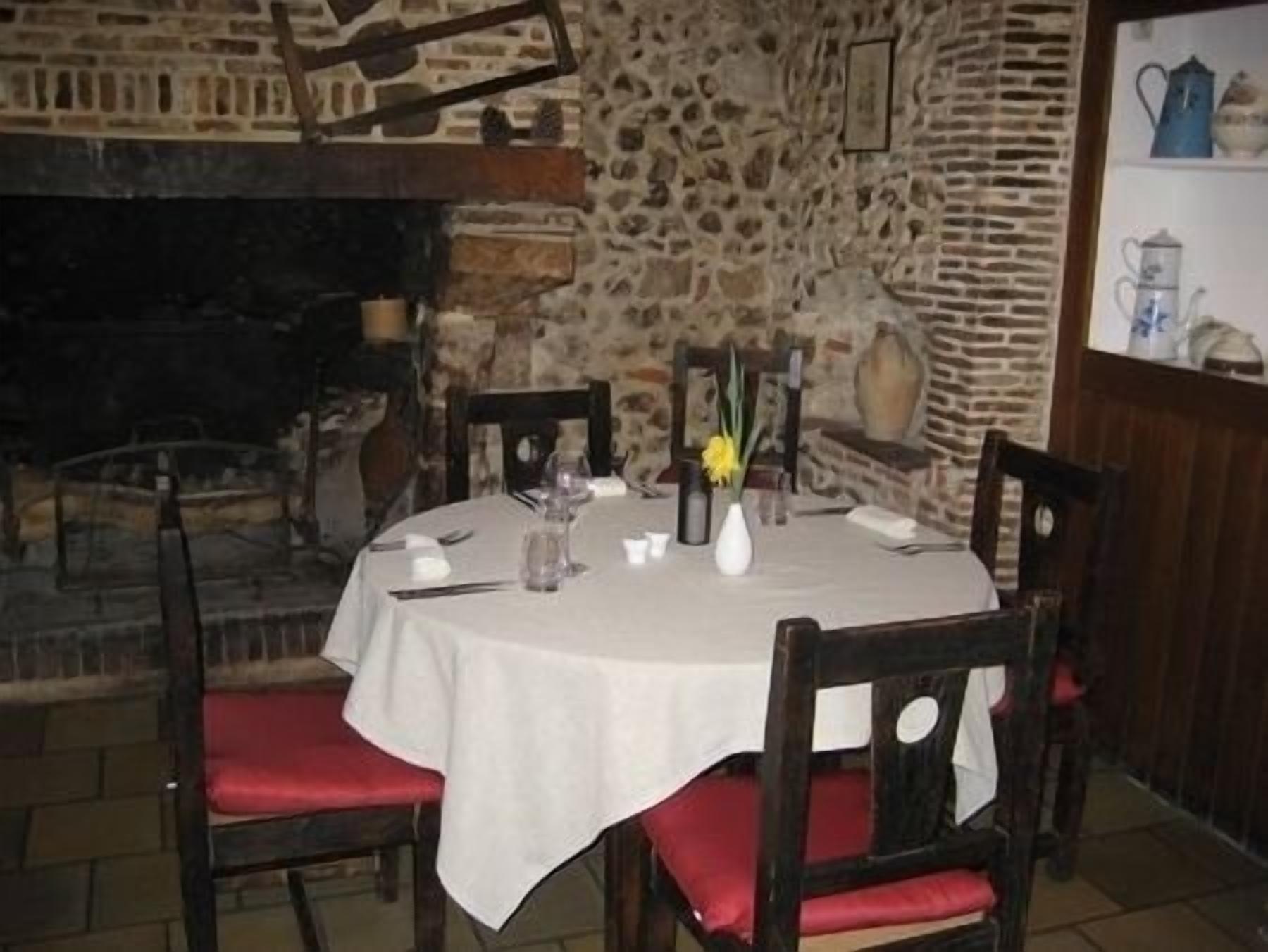 lunch and dinner served