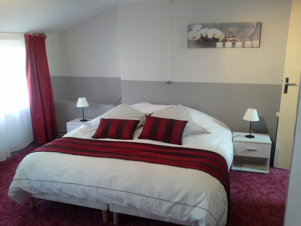 Blackout drapes, soundproofing, rollaway beds, free WiFi