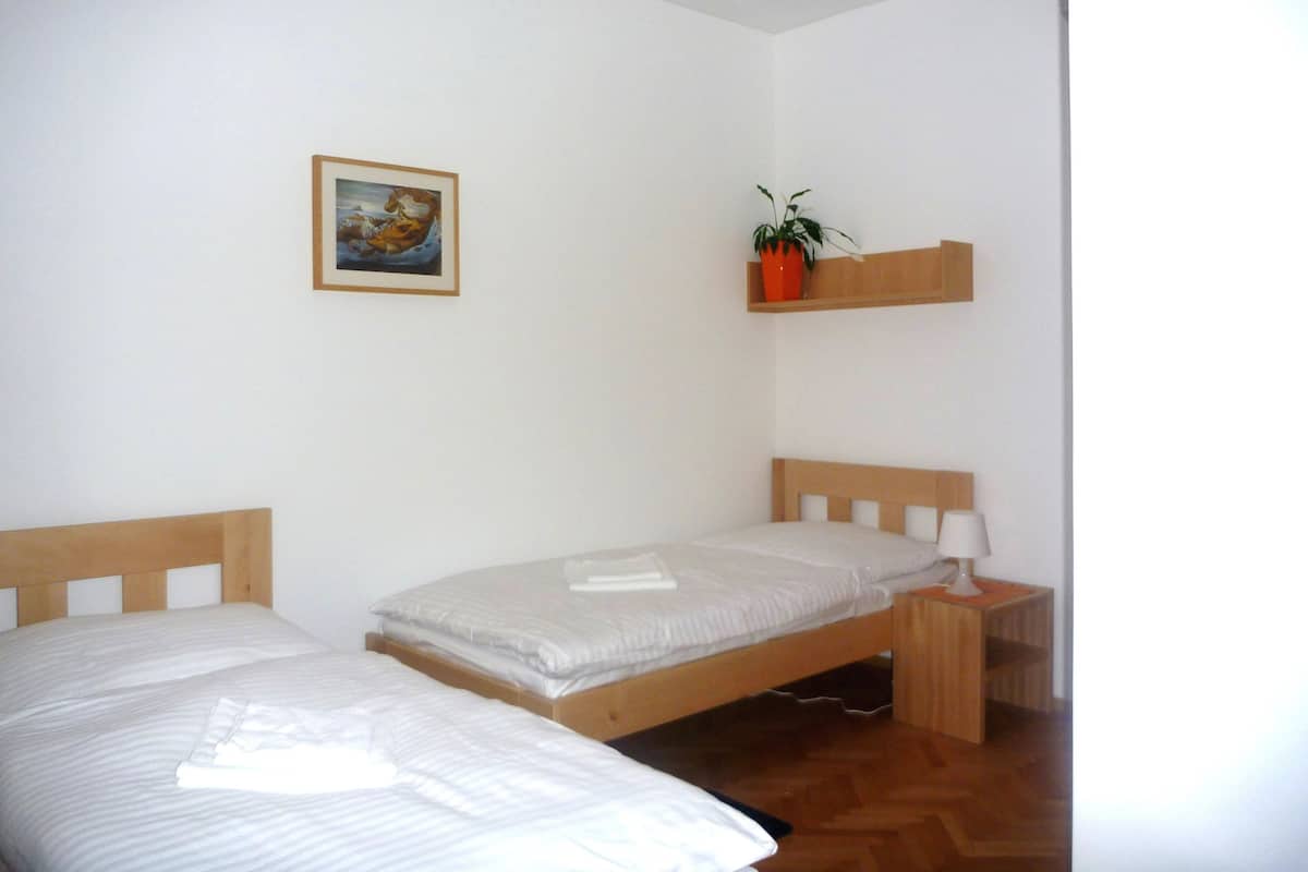 Twin Room | Minibar, in-room safe, desk, blackout curtains