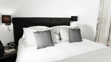 Phòng đơn Business | Bộ đồ giường cao cấp, két bảo mật tại phòng, bàn