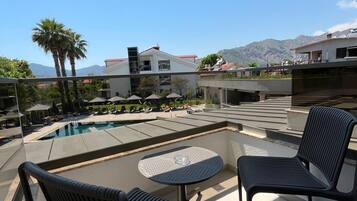 Standard Room, 1 Double Bed, Non Smoking, Garden View | Living area | TV