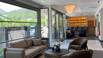 Lobby lounge