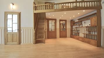 Apartamento (Mikhaylivsky per., 9A) | Área de estar | TV