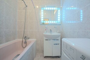 Apartment, 2 Schlafzimmer (Trekhsvyatitelska str., 9) | Zimmersafe