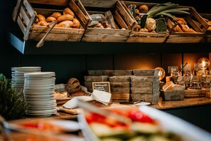 Frokostbuffé hver dag (mot et tillegg)