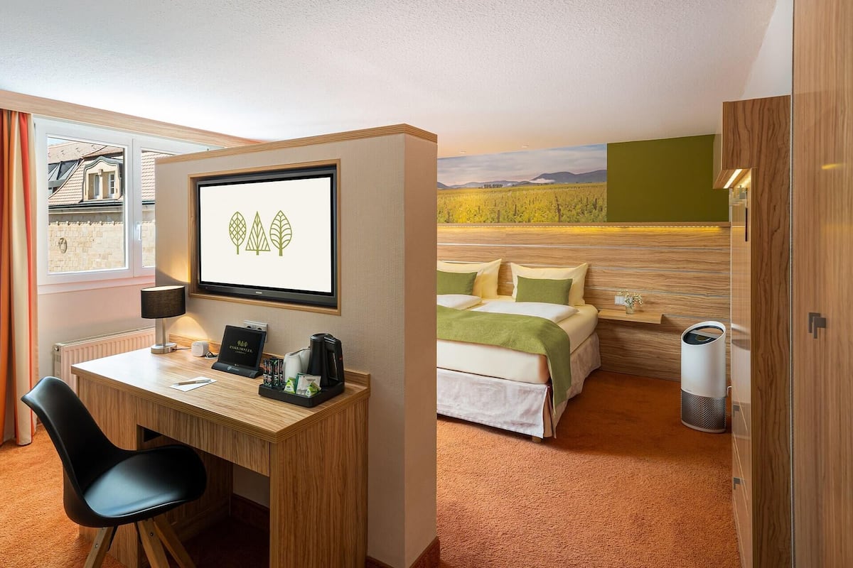 Premium bedding, minibar, in-room safe, desk