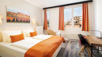 Roupas de cama premium, frigobar, cofres nos quartos, escrivaninha