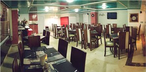 Free daily buffet breakfast - Hotel de León (Bucaramanga)