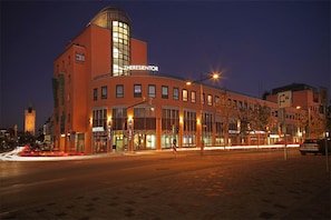 Front of property - evening/night - Hotel Theresientor (Straubing)