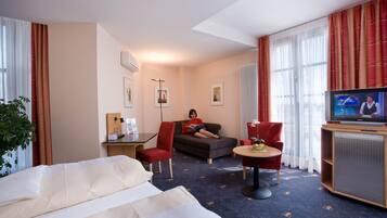 43-Zoll-Flachbildfernseher mit Kabelempfang, DVD-Player