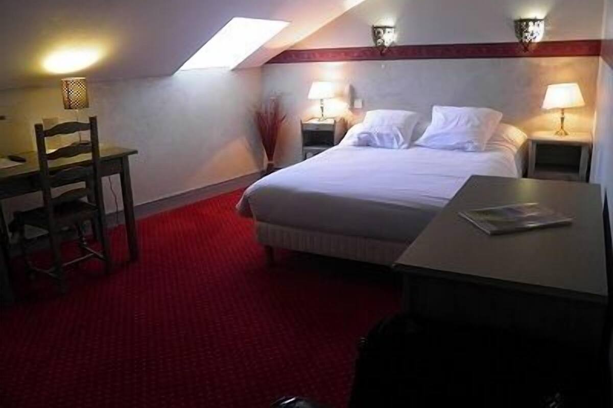 Triple Room | In-room safe, individually decorated, desk