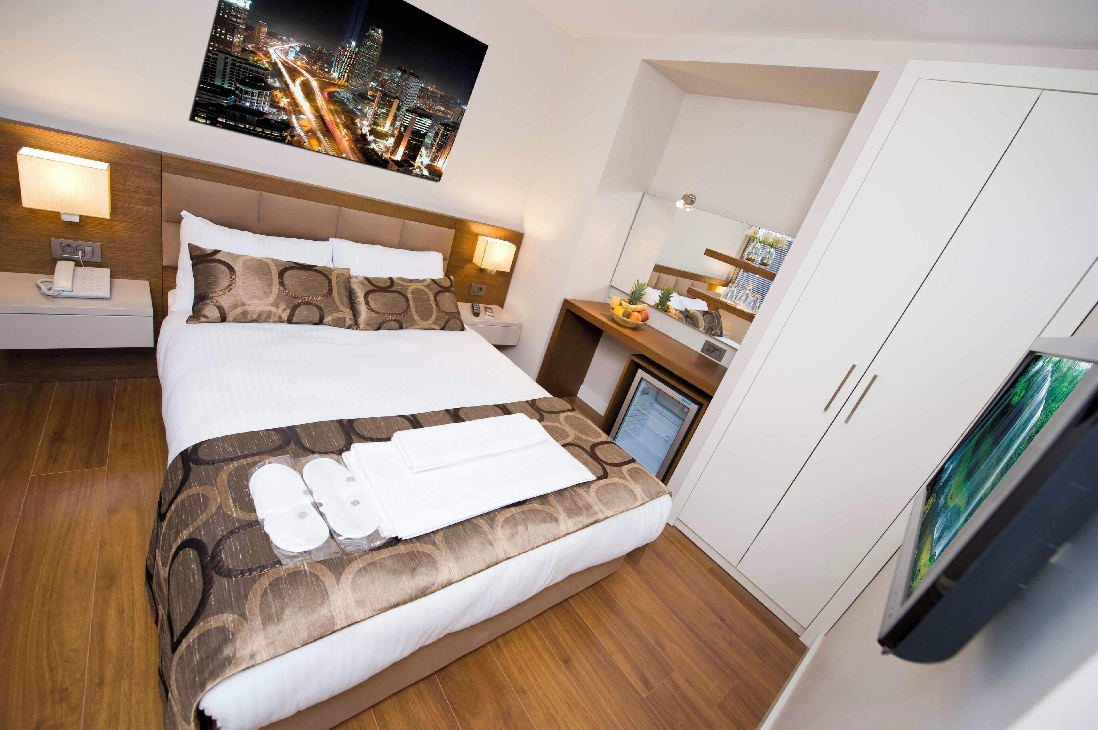 Premium bedding, minibar, in-room safe, soundproofing