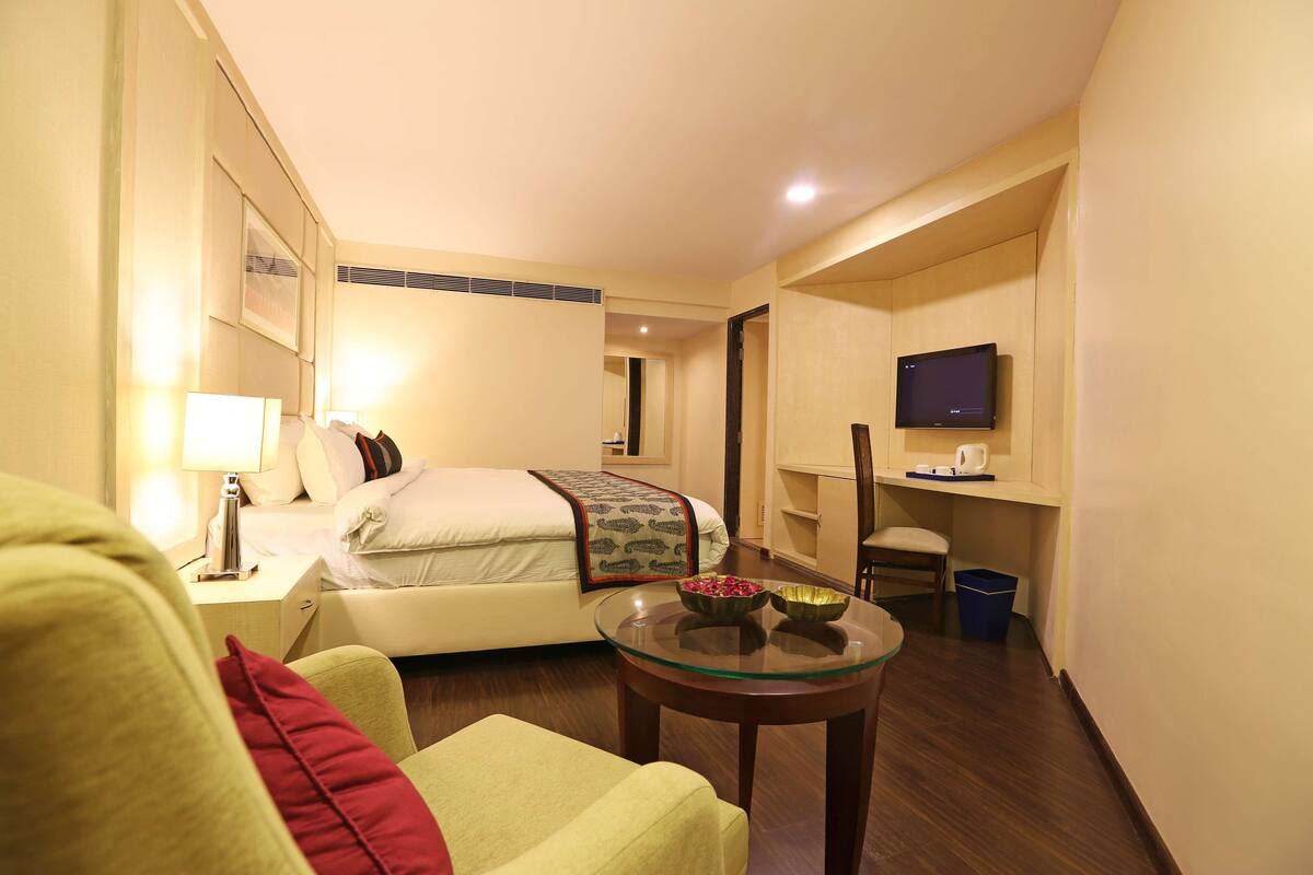 Premium bedding, minibar, in-room safe, soundproofing