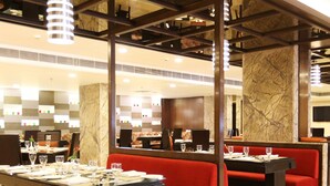 Déjeuner, dîner et souper servis sur place