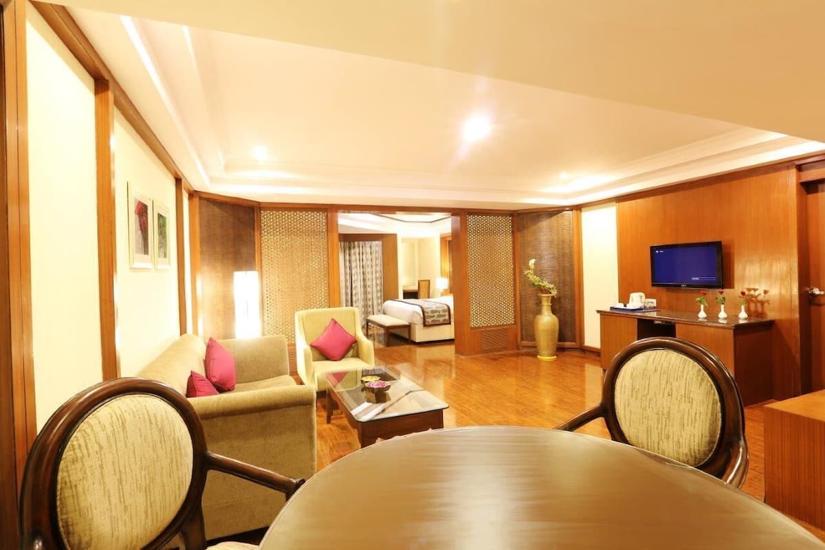 Junior Suite, 1 King Bed