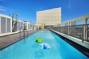 Outdoor pool - Kimaya Braga Bandung by Harris (Bandung)