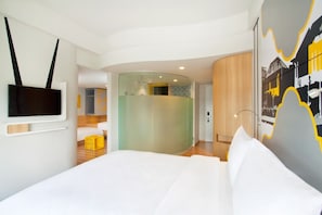 Family Suite | In-room safe, desk, soundproofing, rollaway beds - Kimaya Braga Bandung by Harris (Bandung)
