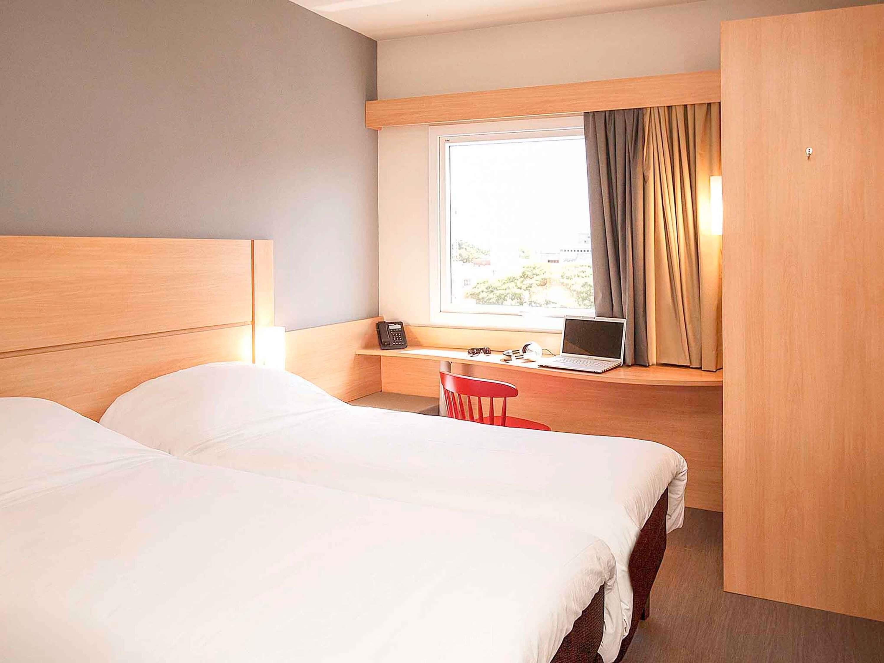 ミニバー、デスク、遮光カーテン、防音設備