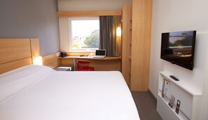 Standard Room, 1 Double Bed | Minibar, desk, blackout drapes, soundproofing - ibis Montenegro (Montenegro)