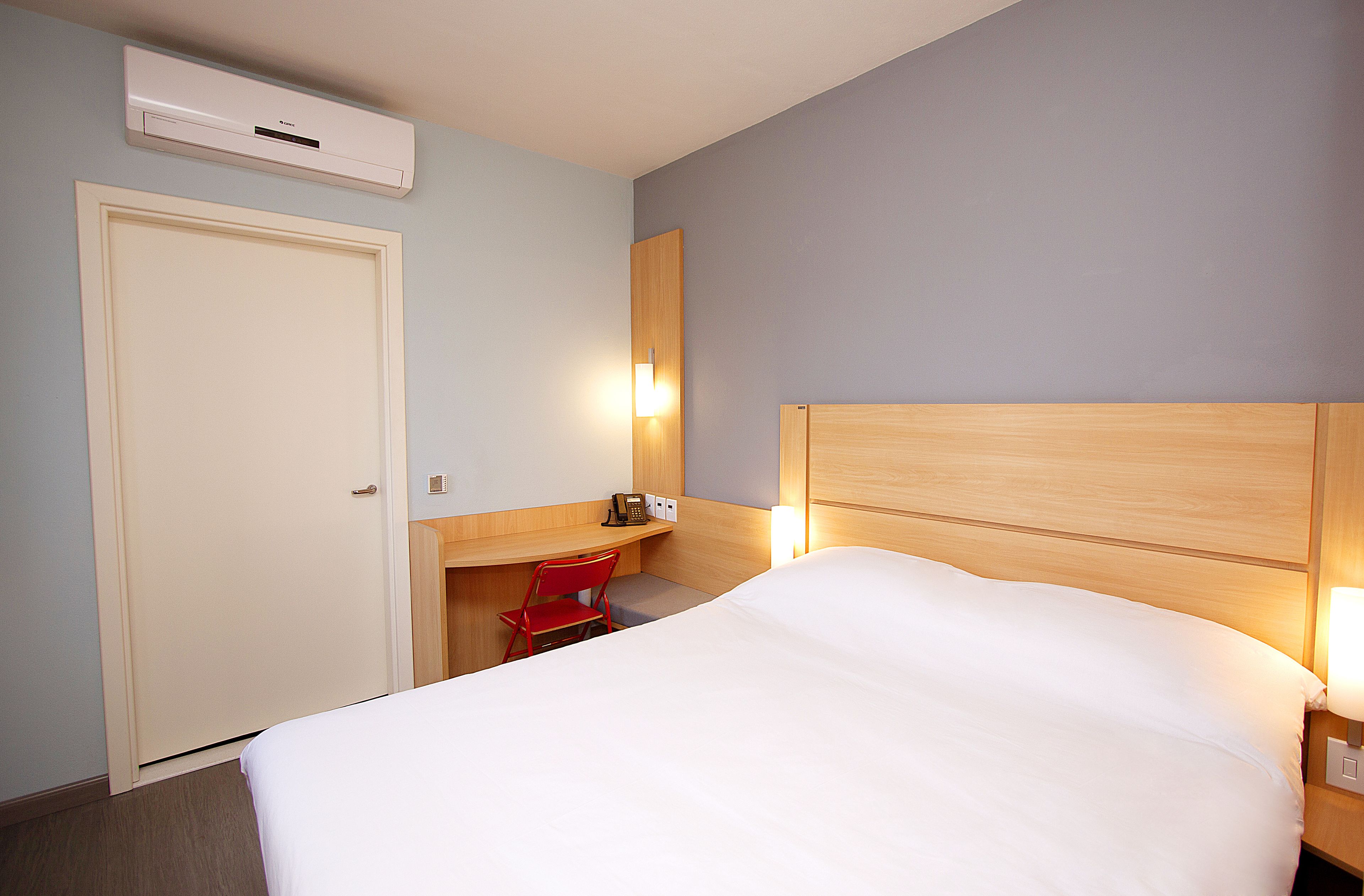 minibar, desk, blackout curtains, soundproofing