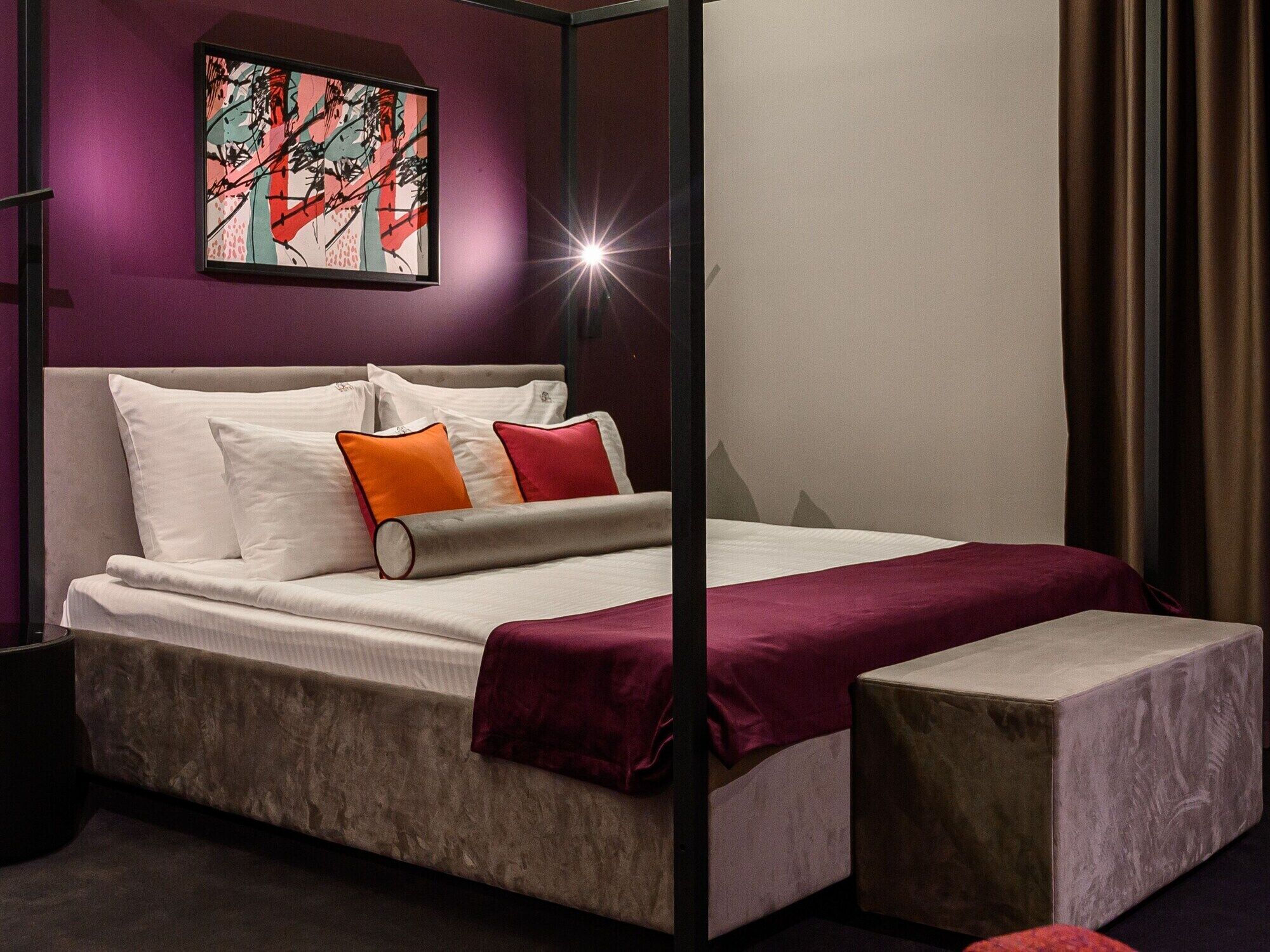 Minibar, in-room safe