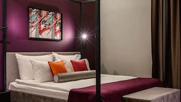 Minibar, in-room safe