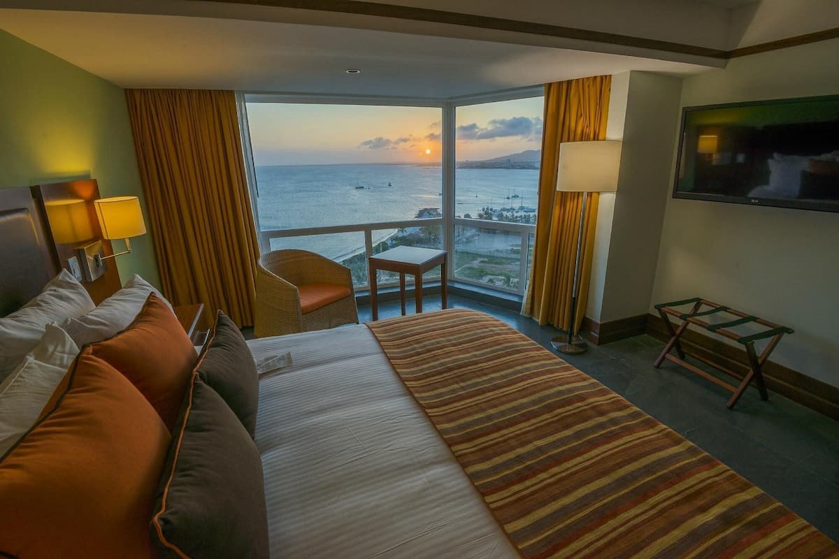 Deluxe Room, Sea View | 1 bedroom, premium bedding, minibar, laptop workspace