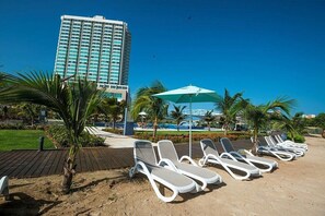 Private beach, white sand, sun-loungers, beach umbrellas - Wyndham Isla Margarita Concorde  (Mariño)